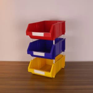 Contenitore di plastica impilabile